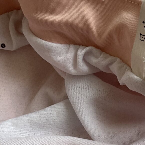 UNDER ARMOUR HEATGEAR LOOSE SHORTS EUC - Picture 6 of 13